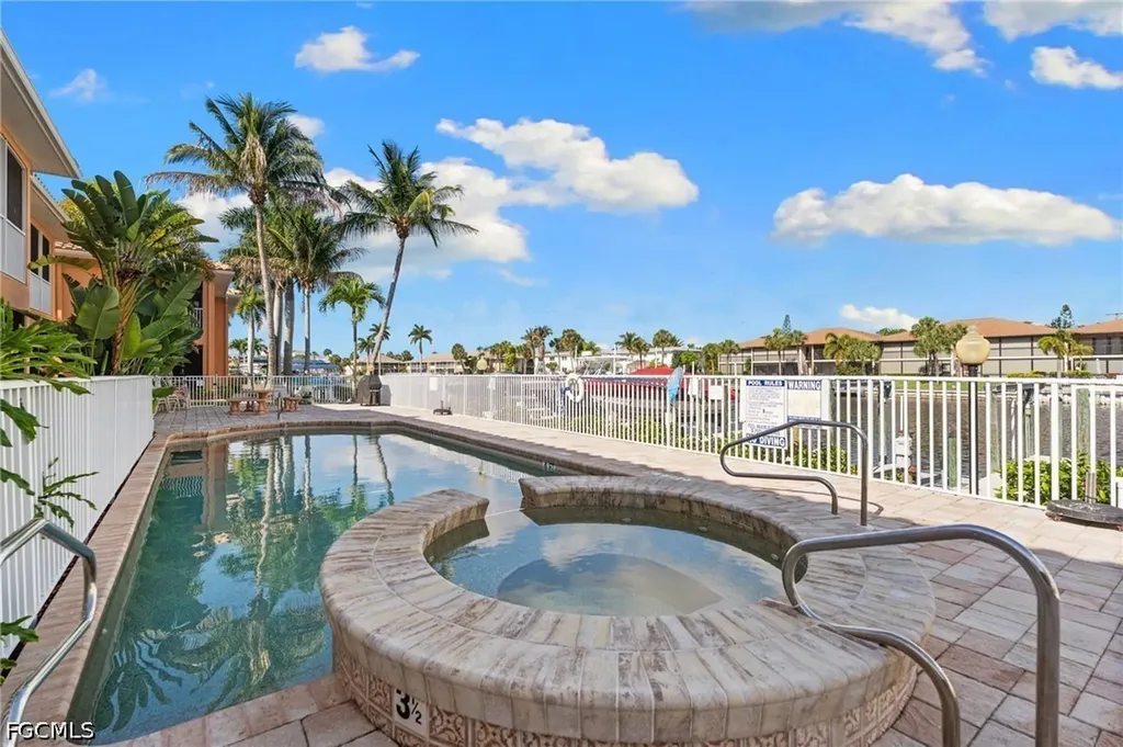 4566 SE 5th Place Cape Coral FL 33904