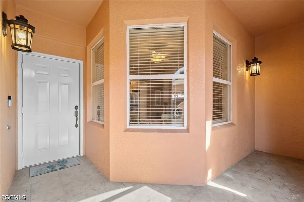 4566 SE 5th Place Cape Coral FL 33904