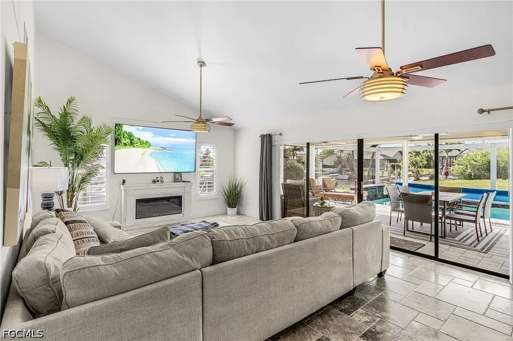 2607 SE 23rd Avenue Cape Coral FL 33904