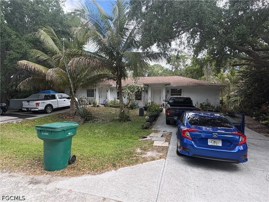3123 Pine Tree Drive Naples FL 34112