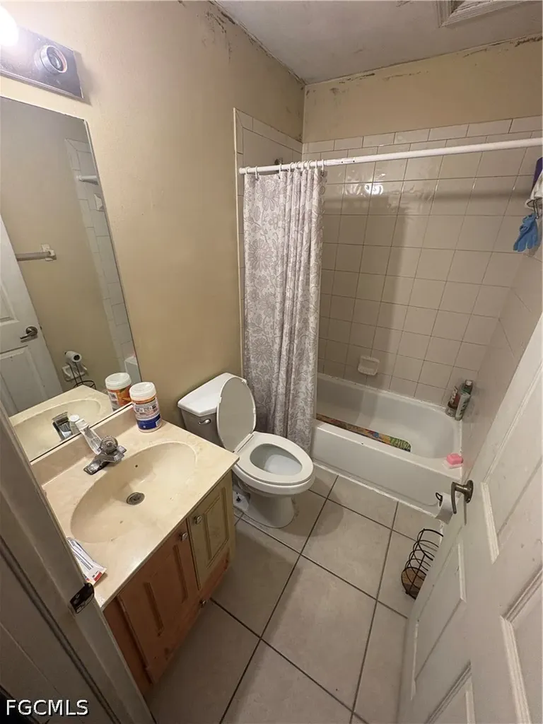 3123 Pine Tree Drive Naples FL 34112