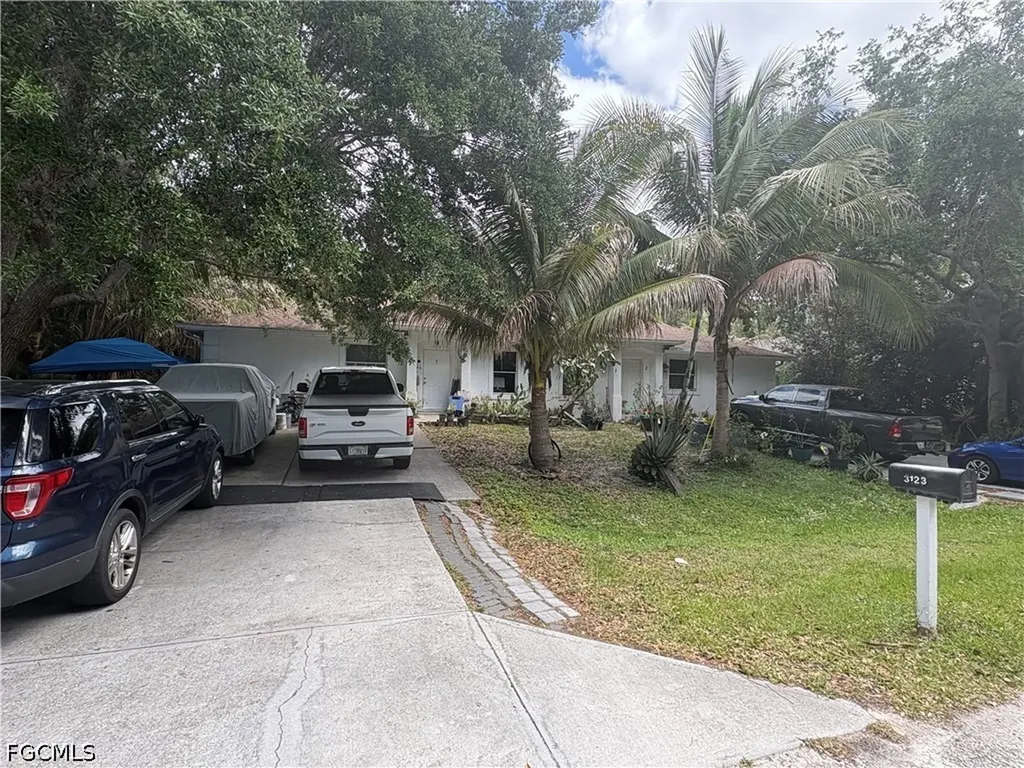 3123 Pine Tree Drive Naples FL 34112