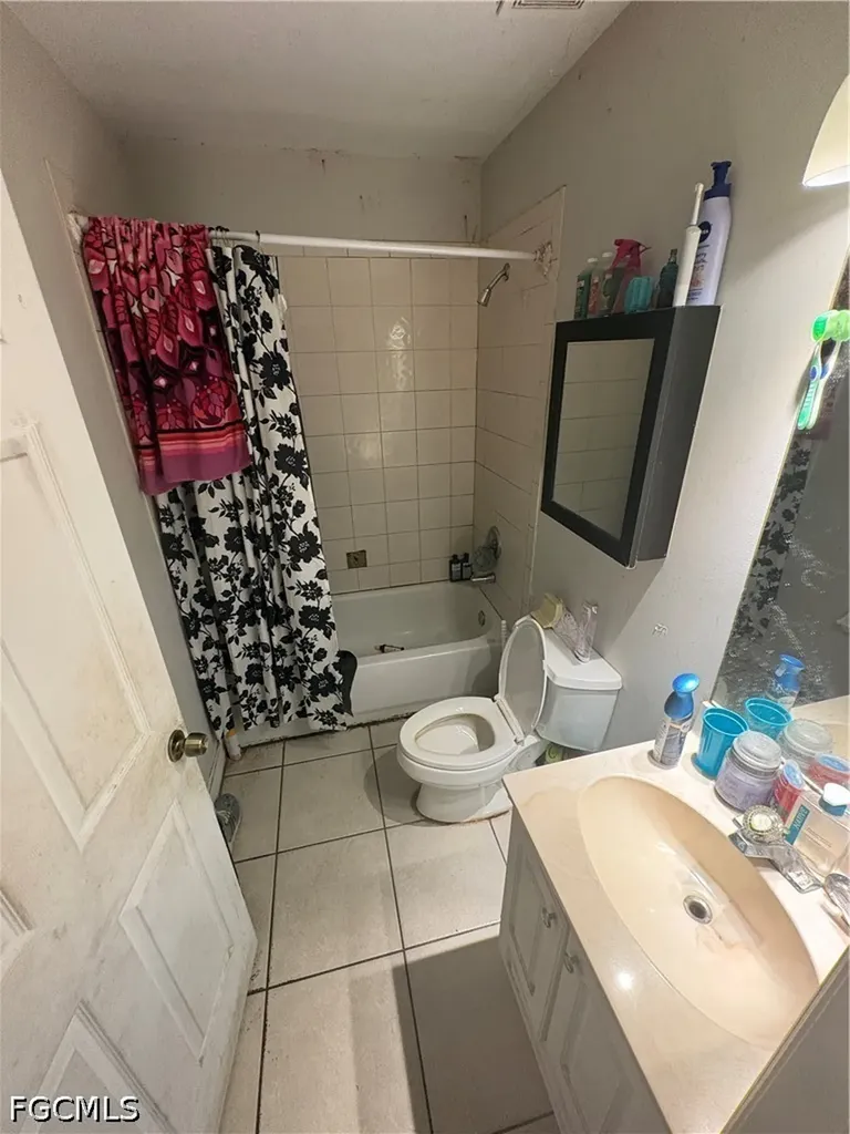 3123 Pine Tree Drive Naples FL 34112