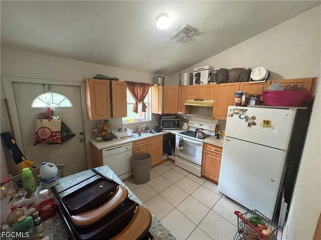 3123 Pine Tree Drive Naples FL 34112