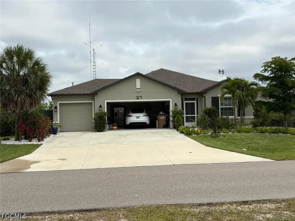 317 SW 26th Avenue Cape Coral FL 33991