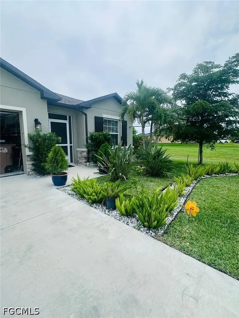 317 SW 26th Avenue Cape Coral FL 33991