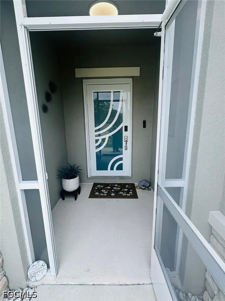 317 SW 26th Avenue Cape Coral FL 33991