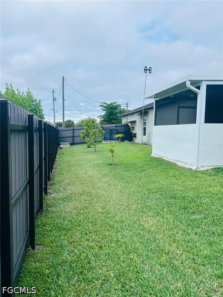 317 SW 26th Avenue Cape Coral FL 33991