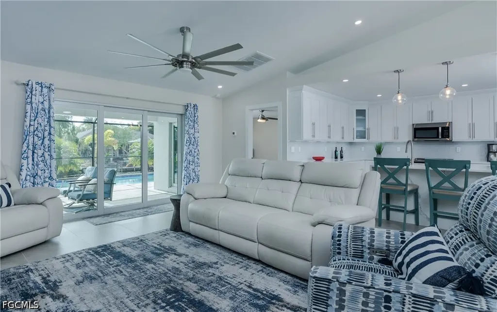 2207 Surfside Boulevard Cape Coral FL 33991