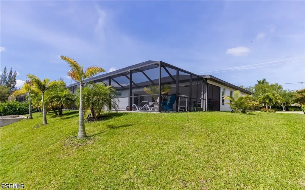 2207 Surfside Boulevard Cape Coral FL 33991