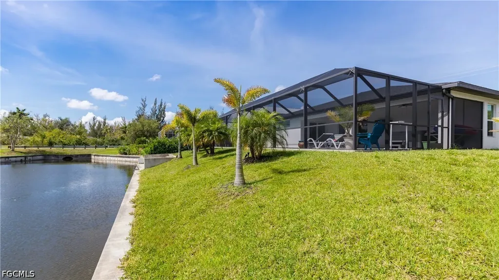 2207 Surfside Boulevard Cape Coral FL 33991