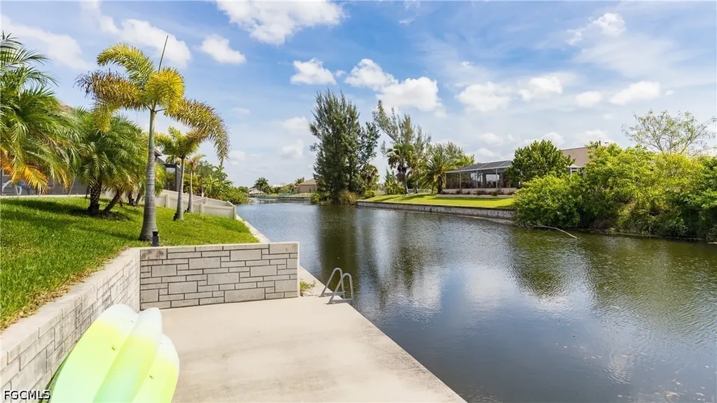 2207 Surfside Boulevard Cape Coral FL 33991