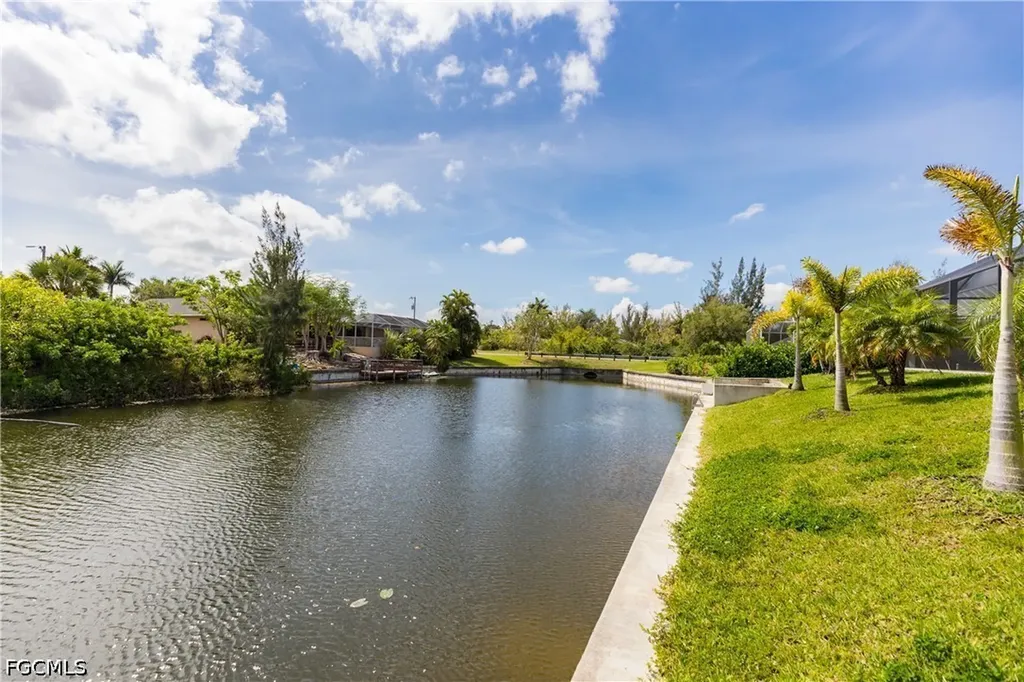 2207 Surfside Boulevard Cape Coral FL 33991