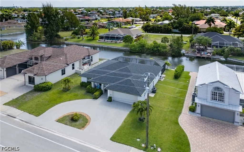 2207 Surfside Boulevard Cape Coral FL 33991