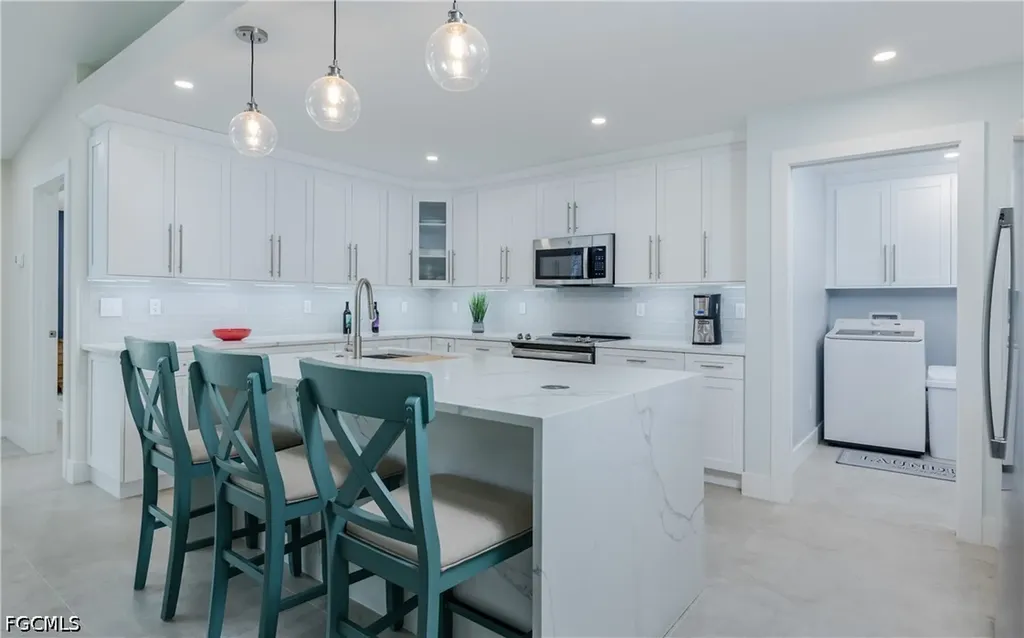 2207 Surfside Boulevard Cape Coral FL 33991