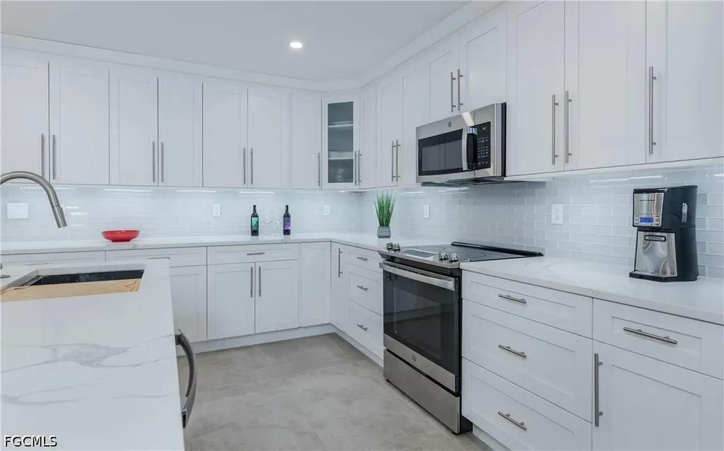2207 Surfside Boulevard Cape Coral FL 33991