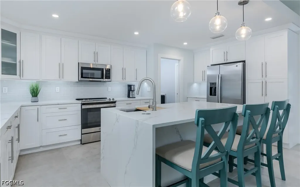 2207 Surfside Boulevard Cape Coral FL 33991
