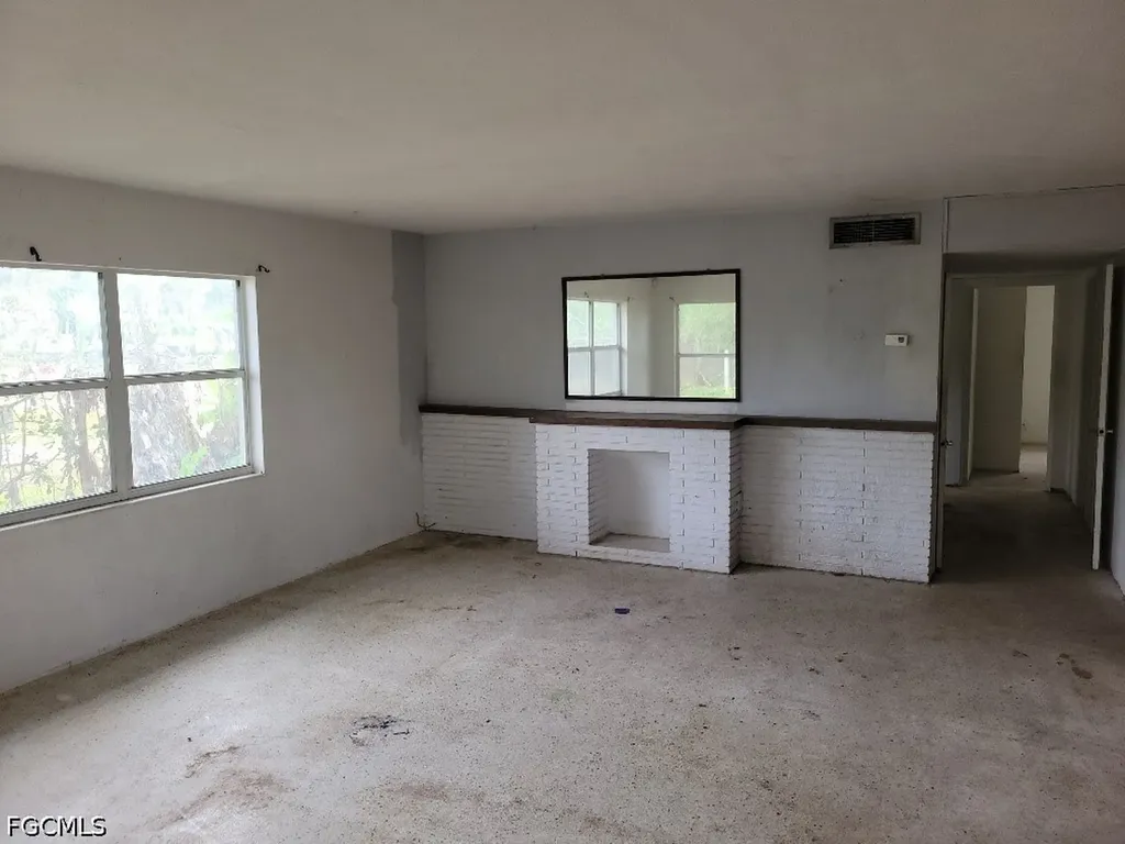 1270 Pinecrest Street North Fort Myers FL 33903
