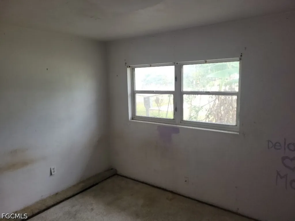 1270 Pinecrest Street North Fort Myers FL 33903