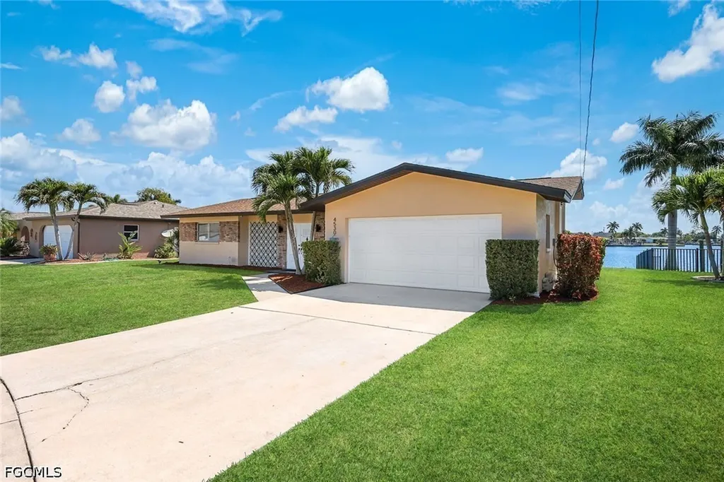 4530 Vinsetta Avenue North Fort Myers FL 33903