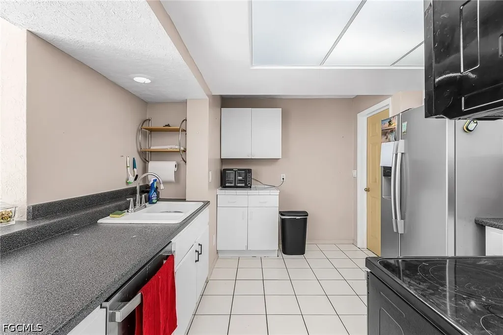 4033 Country Club Boulevard Cape Coral FL 33904