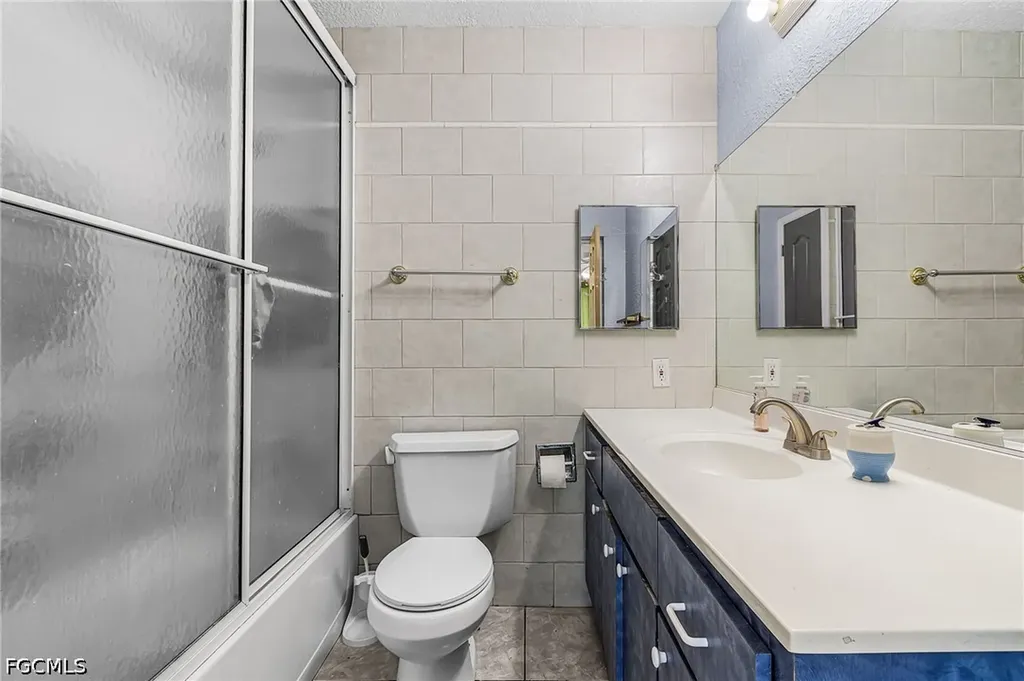 4033 Country Club Boulevard Cape Coral FL 33904