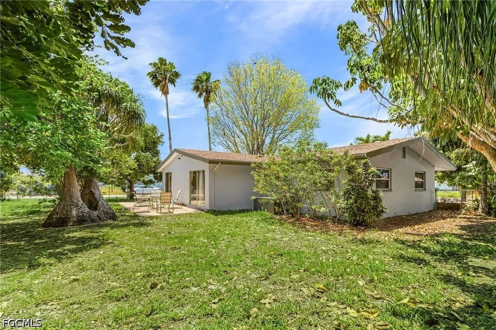 4033 Country Club Boulevard Cape Coral FL 33904