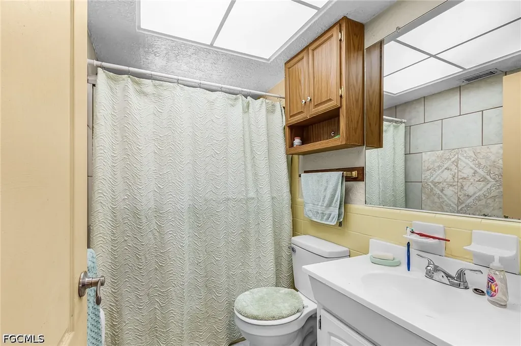 4033 Country Club Boulevard Cape Coral FL 33904