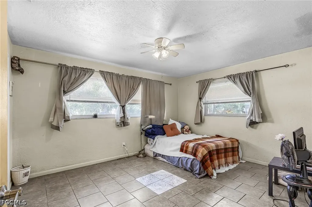 4033 Country Club Boulevard Cape Coral FL 33904