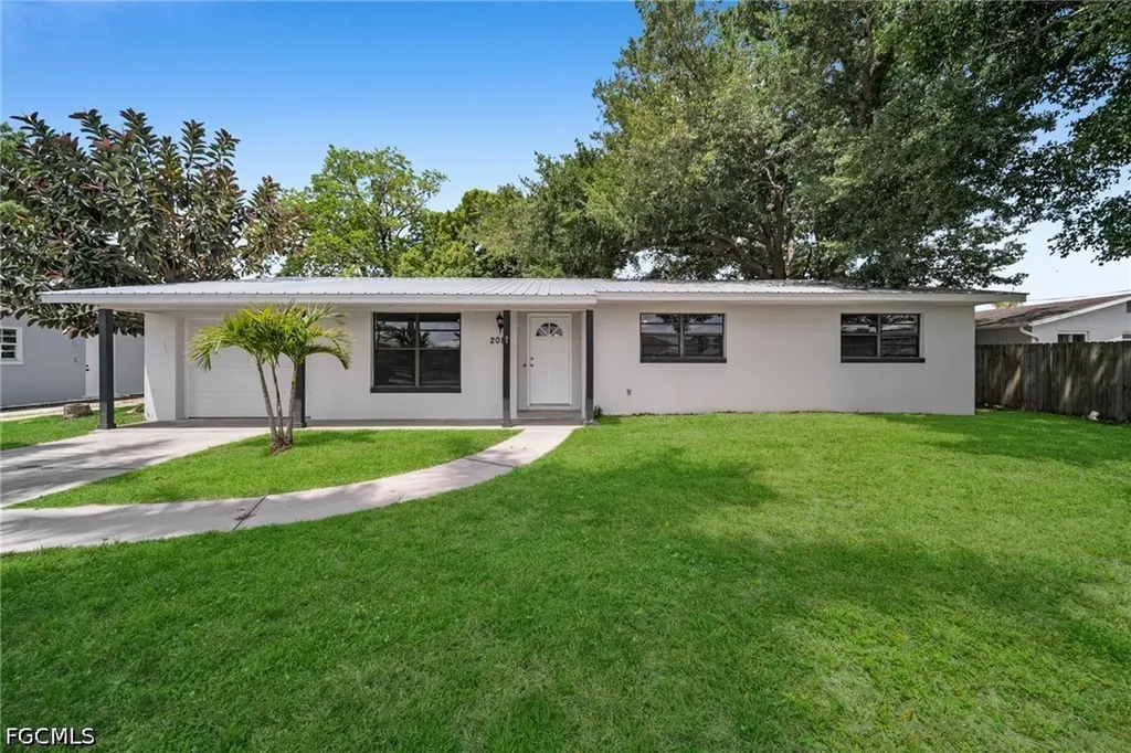 2085 E Tobago Circle Fort Myers FL 33905