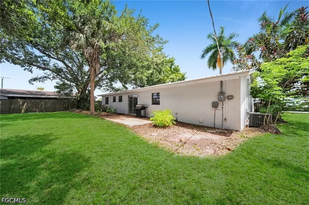 2085 E Tobago Circle Fort Myers FL 33905