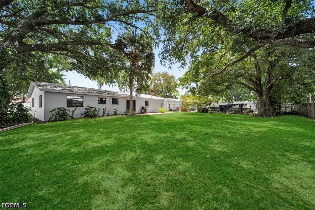 2085 E Tobago Circle Fort Myers FL 33905
