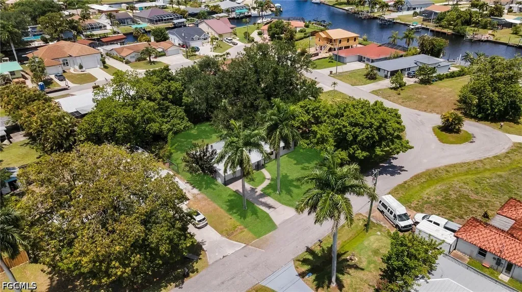 2085 E Tobago Circle Fort Myers FL 33905