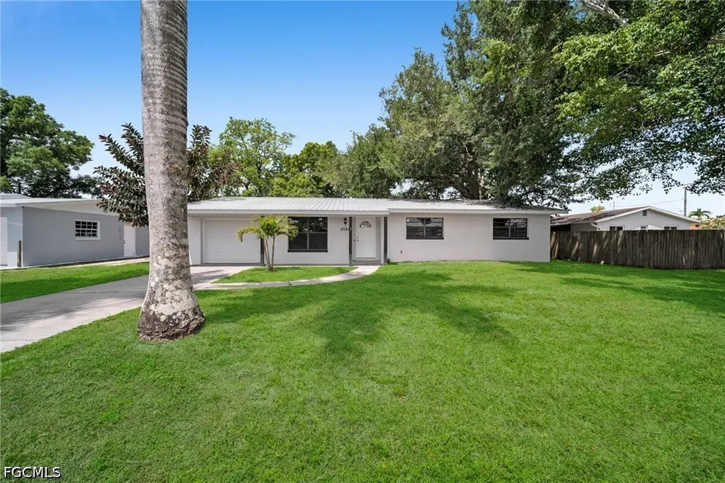 2085 E Tobago Circle Fort Myers FL 33905