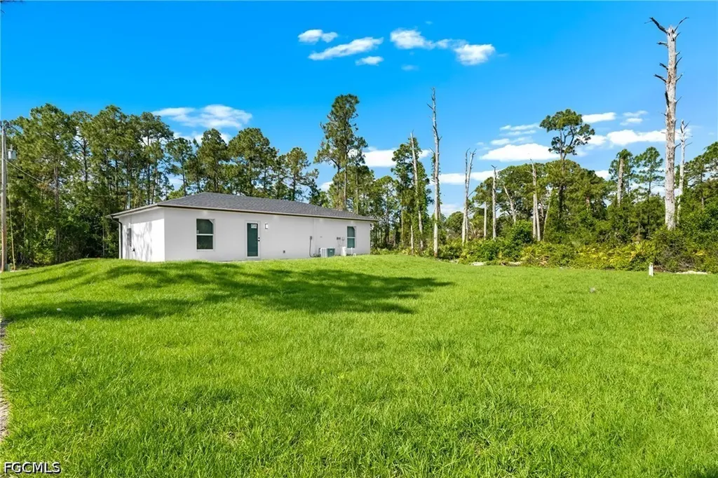 1077 Merry Street E Lehigh Acres FL 33974