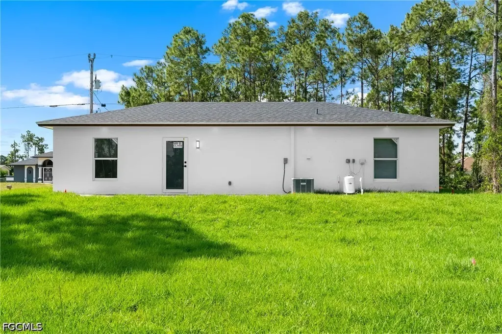 1077 Merry Street E Lehigh Acres FL 33974
