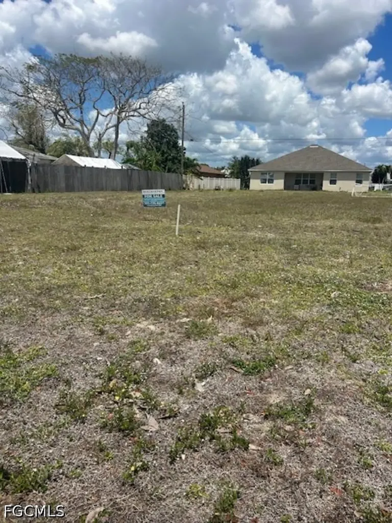153 Kamal Parkway Cape Coral FL 33904