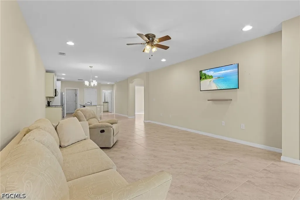 4298 Dutchess Park Road Fort Myers FL 33916