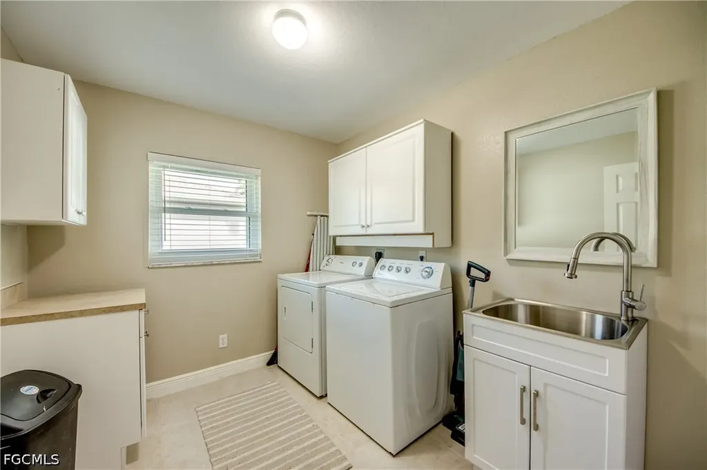 2301 SW 28th Lane Cape Coral FL 33914