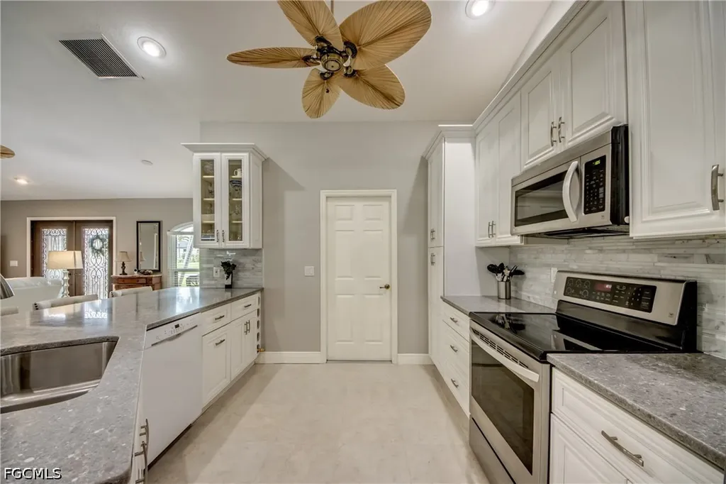 2301 SW 28th Lane Cape Coral FL 33914