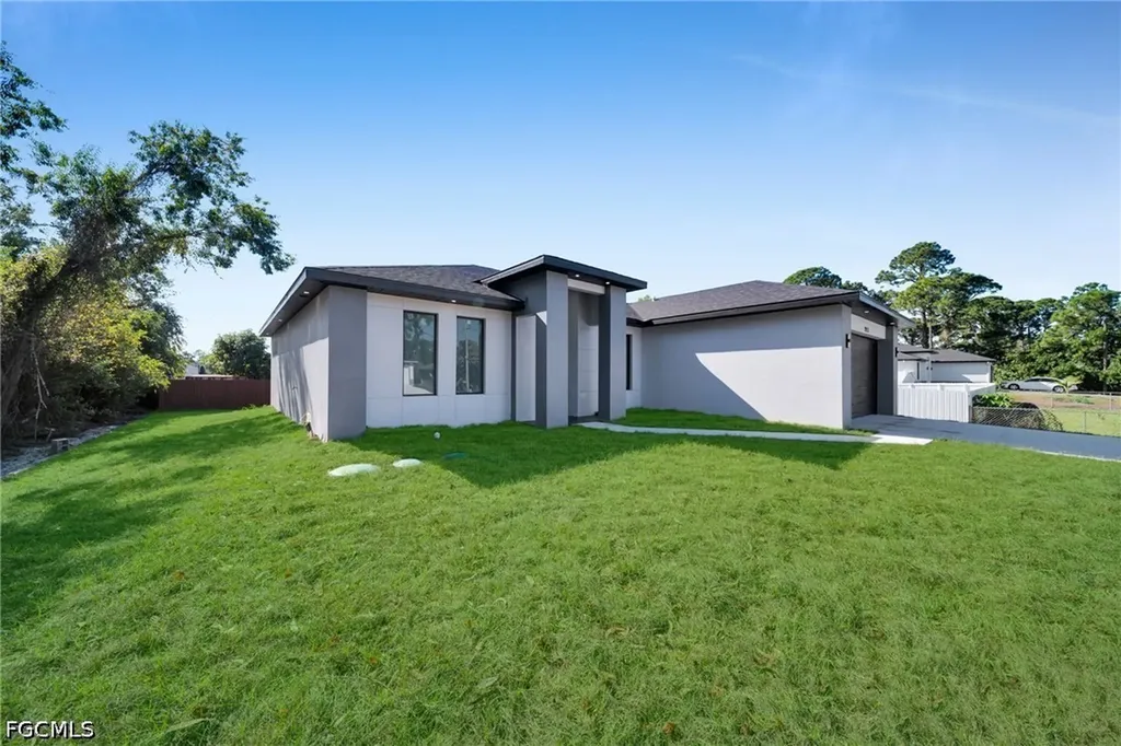 2913 14th Street W Lehigh Acres FL 33971
