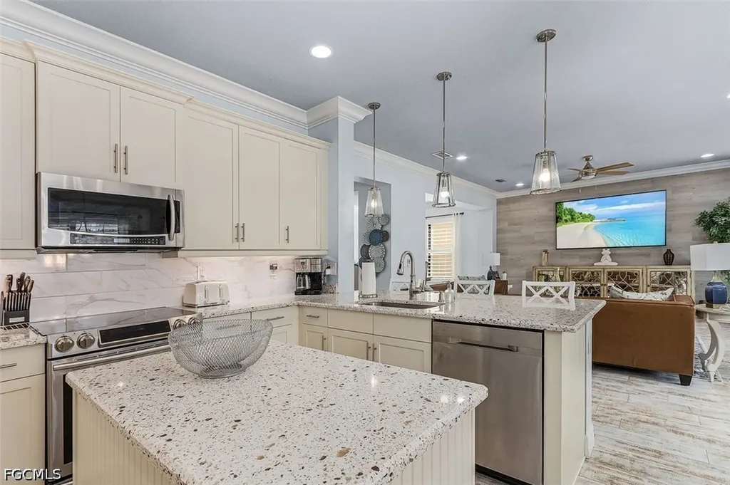 13528 Mandarin Circle Naples FL 34109