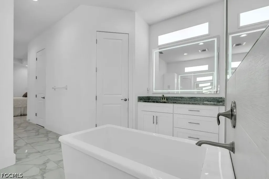 21 SW 21st Street Cape Coral FL 33991