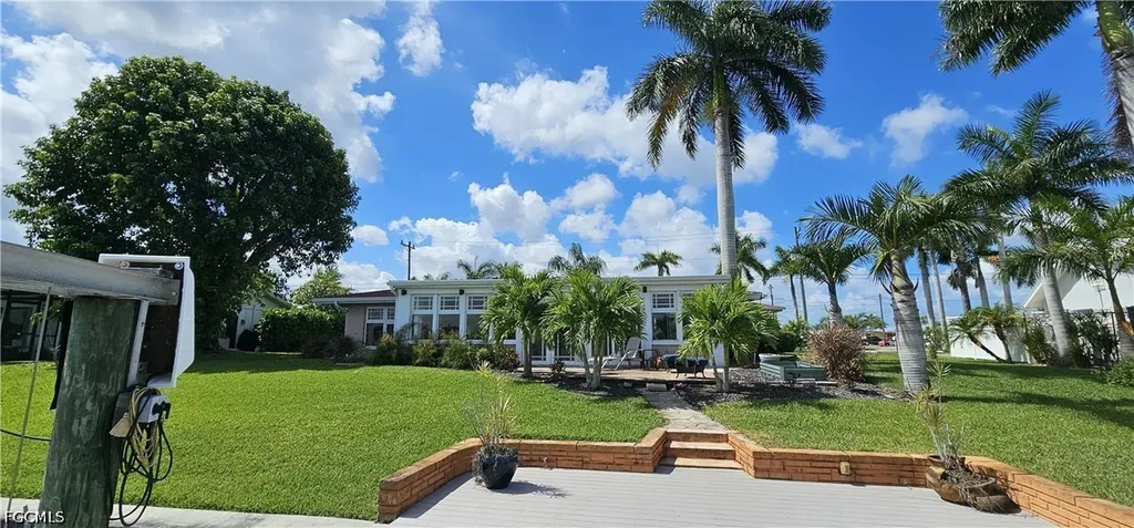 1802 Lakeview Boulevard North Fort Myers FL 33903