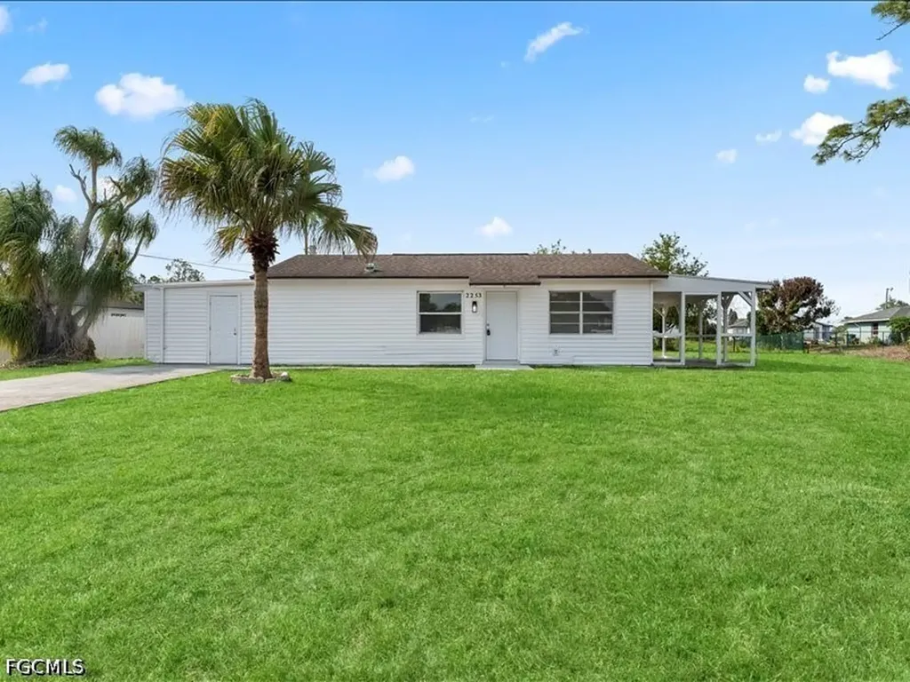 2253 10th Court Lehigh Acres FL 33936