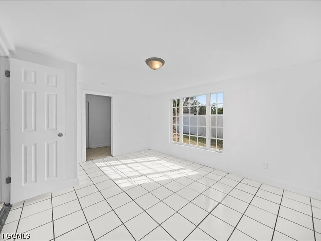 2253 10th Court Lehigh Acres FL 33936