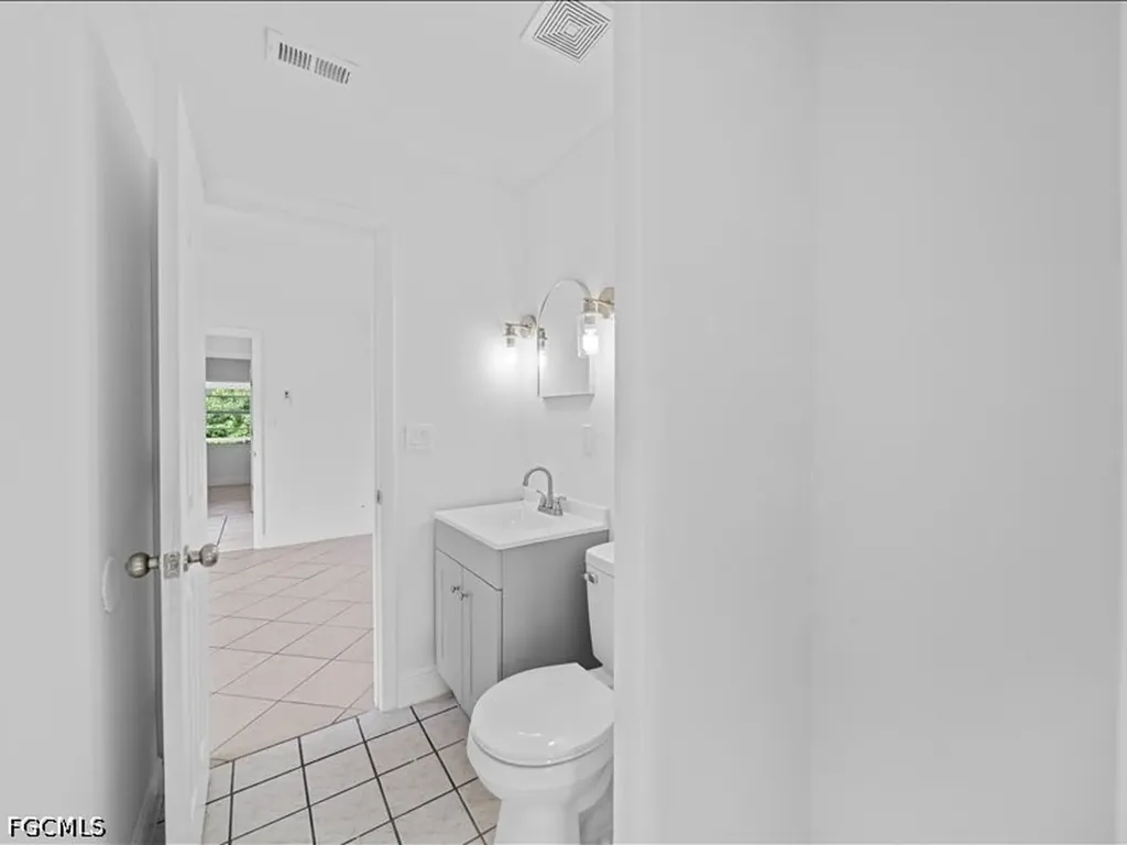 2253 10th Court Lehigh Acres FL 33936