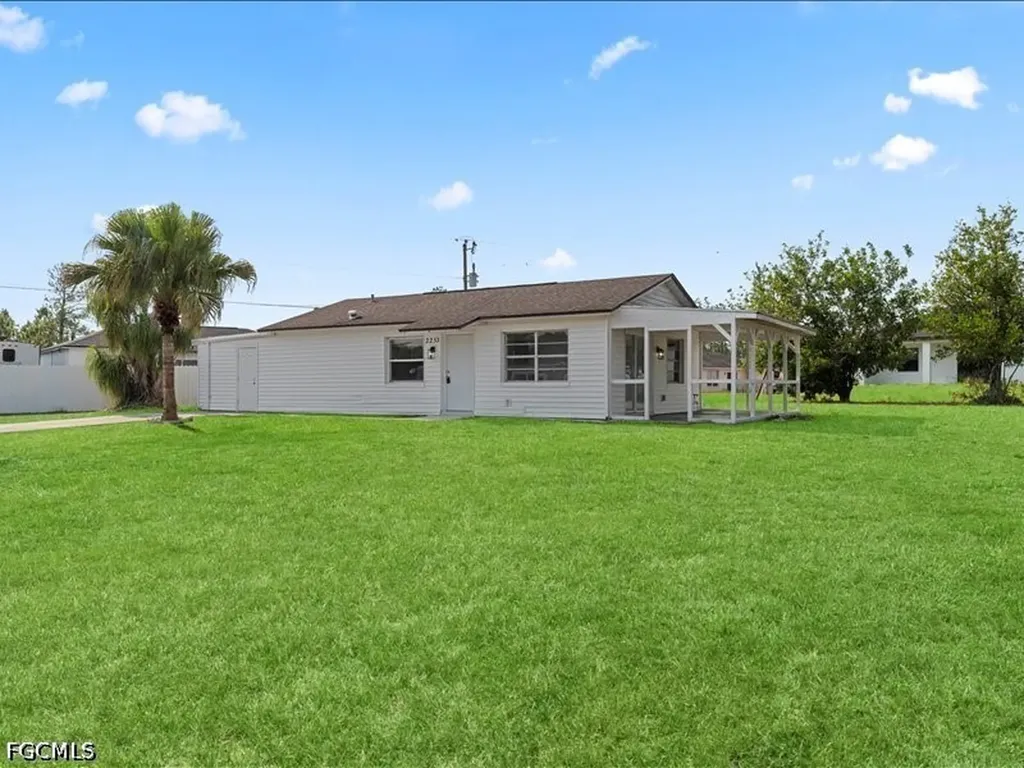 2253 10th Court Lehigh Acres FL 33936
