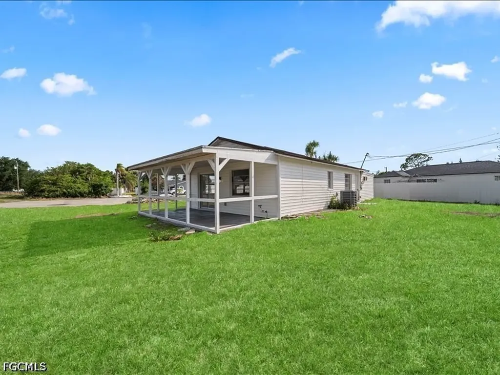 2253 10th Court Lehigh Acres FL 33936