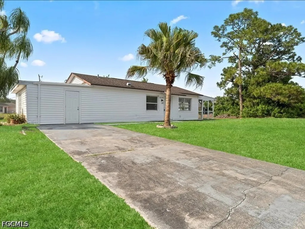 2253 10th Court Lehigh Acres FL 33936